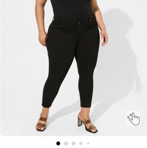 Torrid Premium stretch bombshell skinny jean 22R